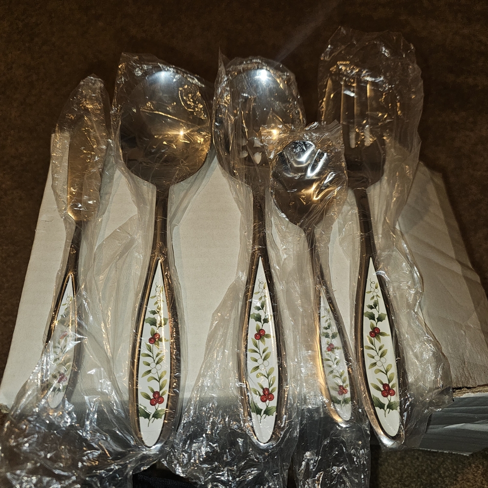 Pfaltzgraff WINTERBERRY Serving Utensils SET of 5